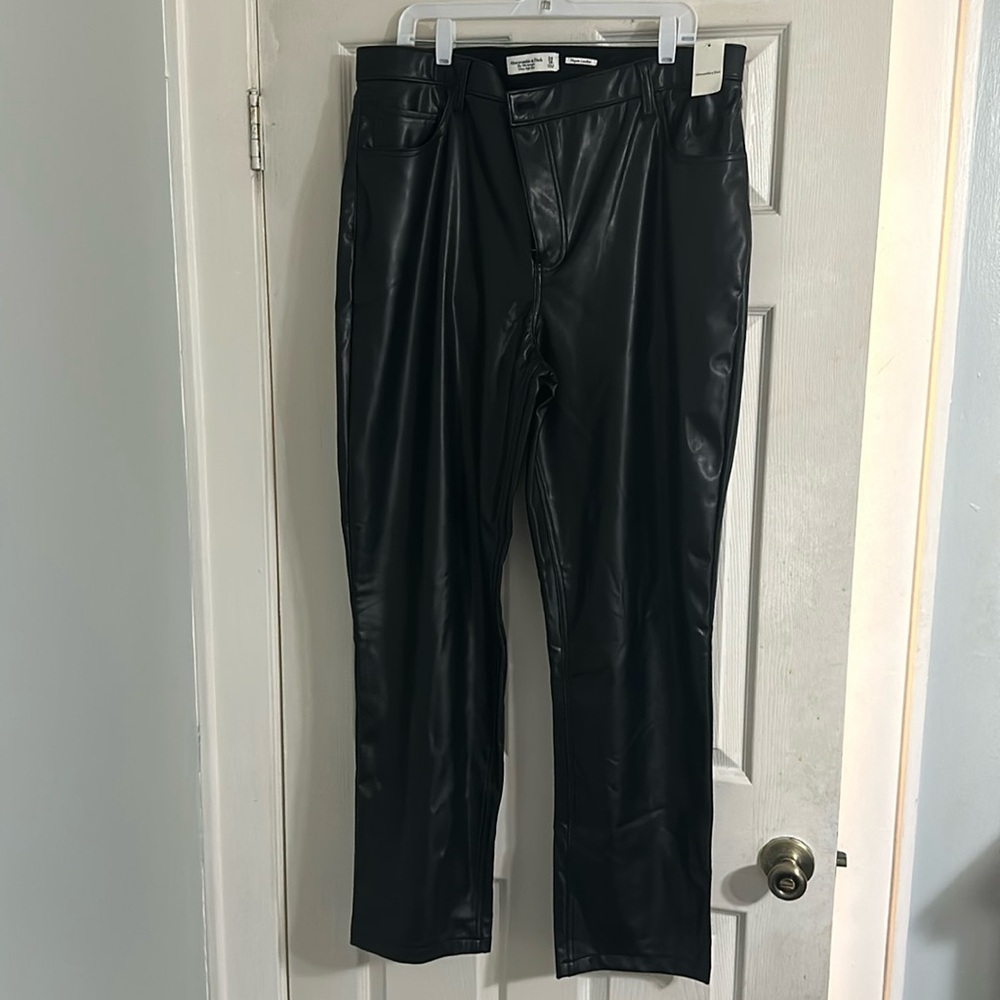 Vegan leather Abercrombie & Fitch Curve Love 90’s straight ultra high rise. New